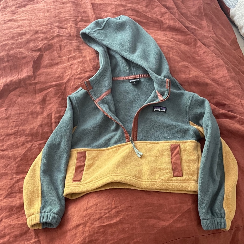 Kids Patagonia XS cropped fleece pullover. EUC